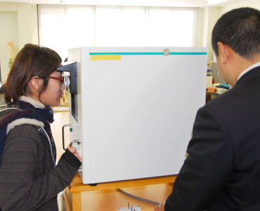 ���͌���